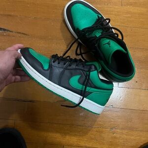 Green and Black Air Jordan Sneakers Sz 8 men’s